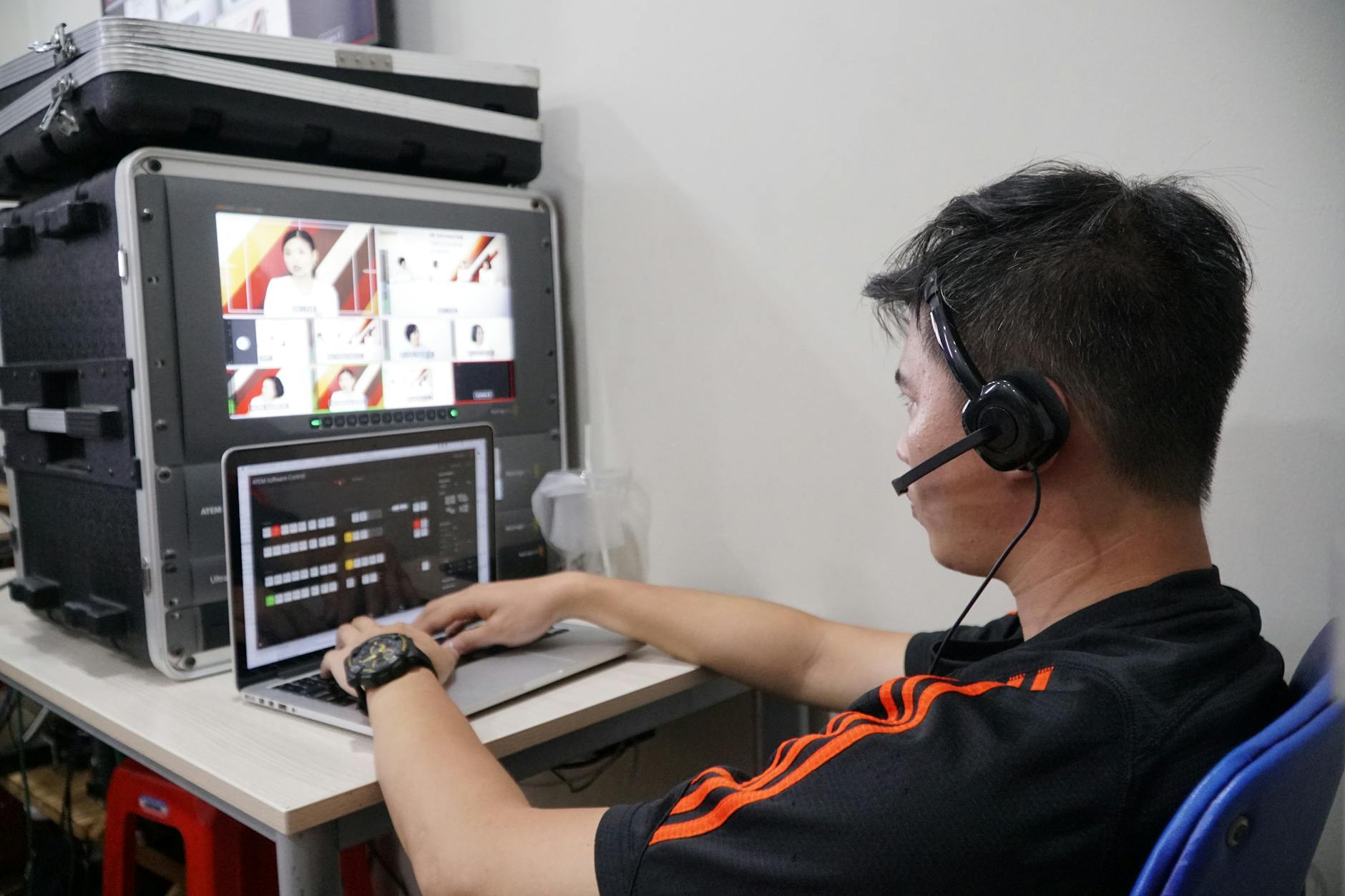 Người chơi phân tích dữ liệu trận đấu trực tiếp trước khi vào kèo