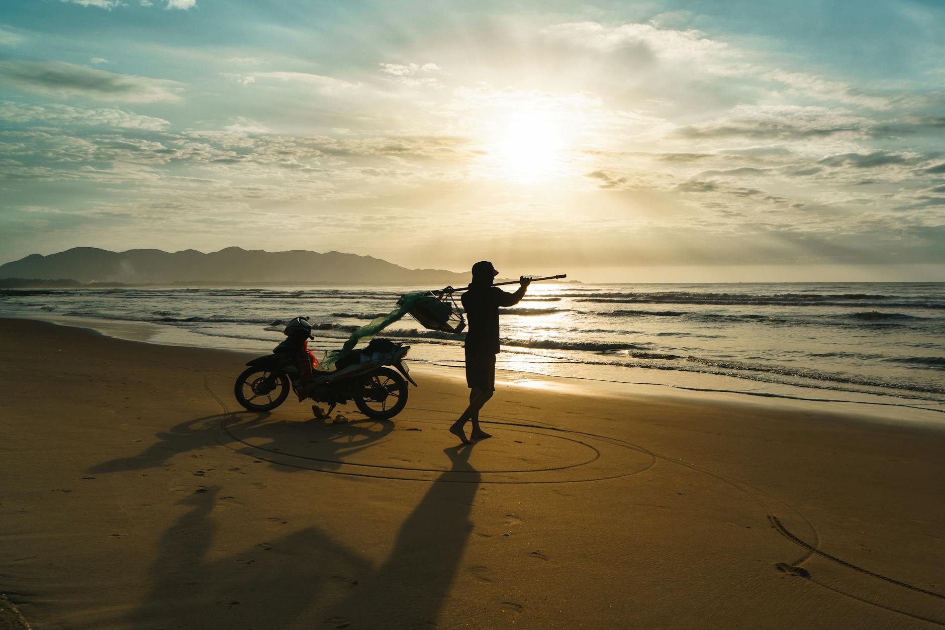Người chơi ghi chú phân tích trước khi bắt kèo chấp