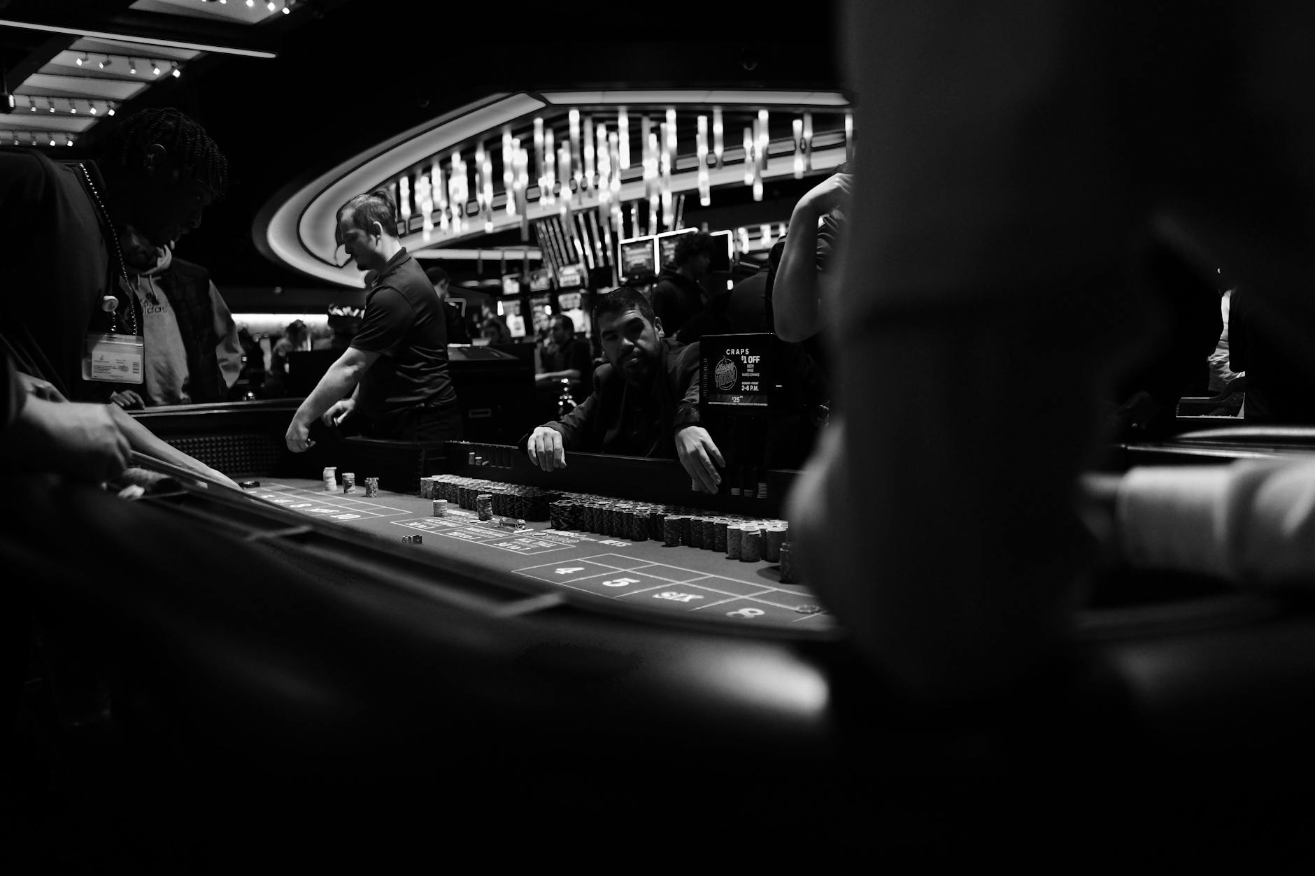 Người dùng trải nghiệm casino trực tuyến trên điện thoại trong không gian gọn gàng