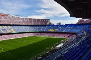 Cầu thủ hai đội tranh chấp quyết liệt trong một trận đấu La Liga